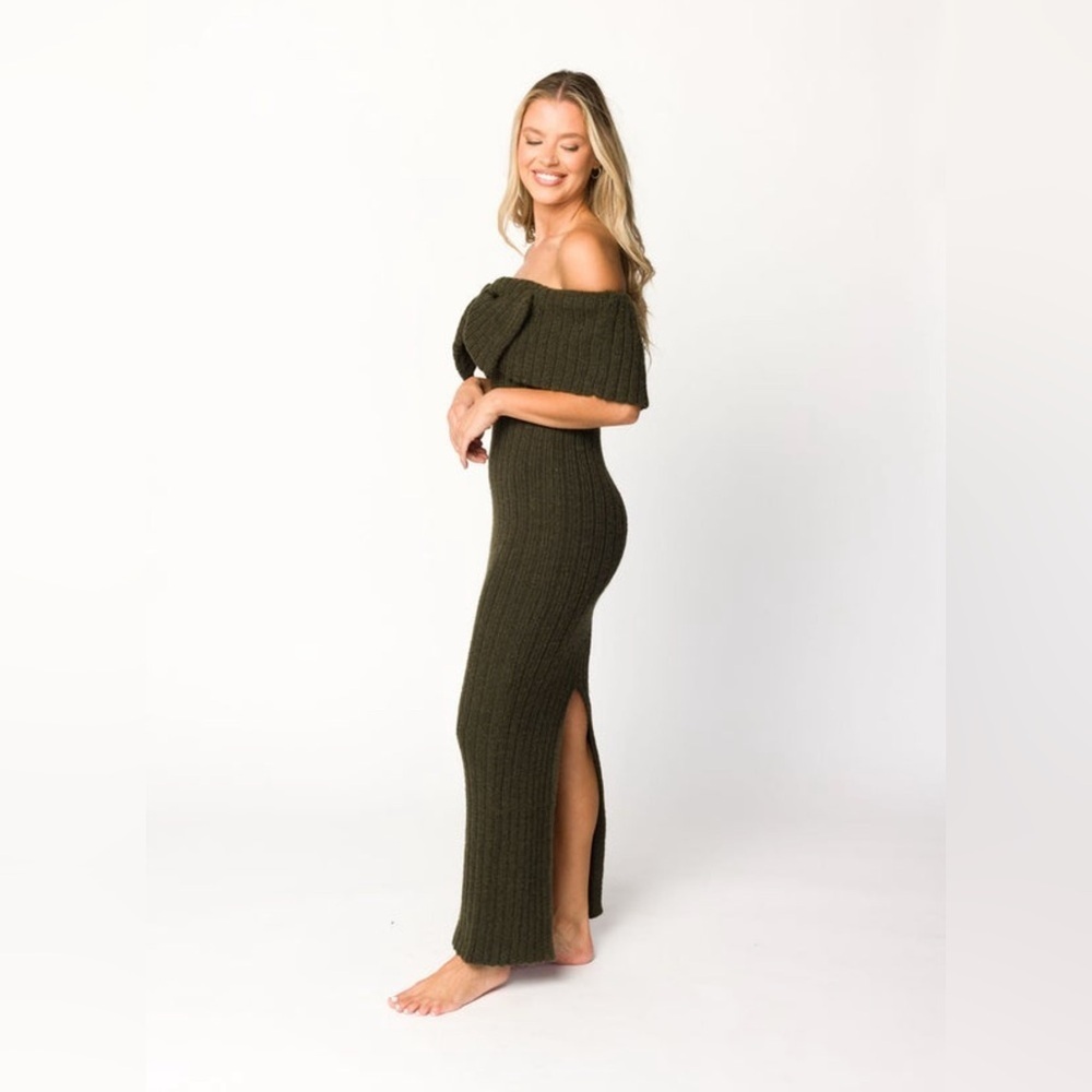 Worth Collective Aston Bow Front Maxi Sweater Dress in
Dark Green -Bump Friendly - Picture 3 of 8